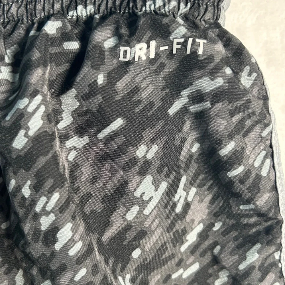 Nike Dri Fit Womens Running Shorts Black Grey Camo Athletic Gym‎ Workout Size S